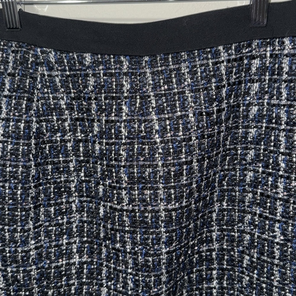 White House Black Market | Wool blend Pencil Skirt, size 4. - Picture 4 of 13